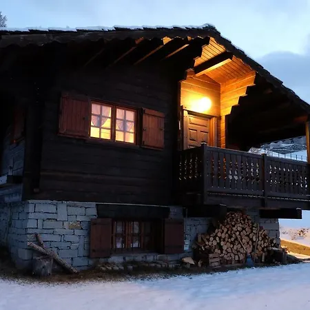 Rosso 38 Chalet *